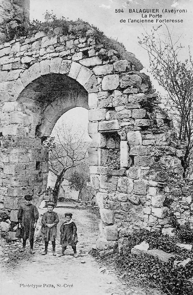Porte de l ancienne forteresse